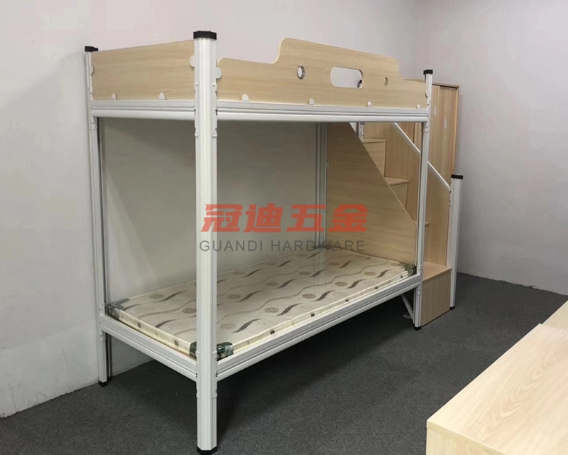 上下鋪鐵床在梯步的穩固性與連接設計上需注意？